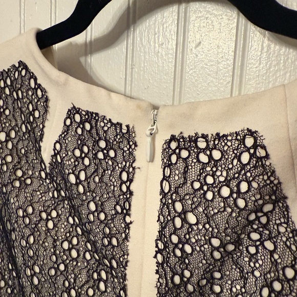 BCBGMaxazria Rumor Lace Black and Off White Color Block Dress Size 6 - Picture 7 of 7